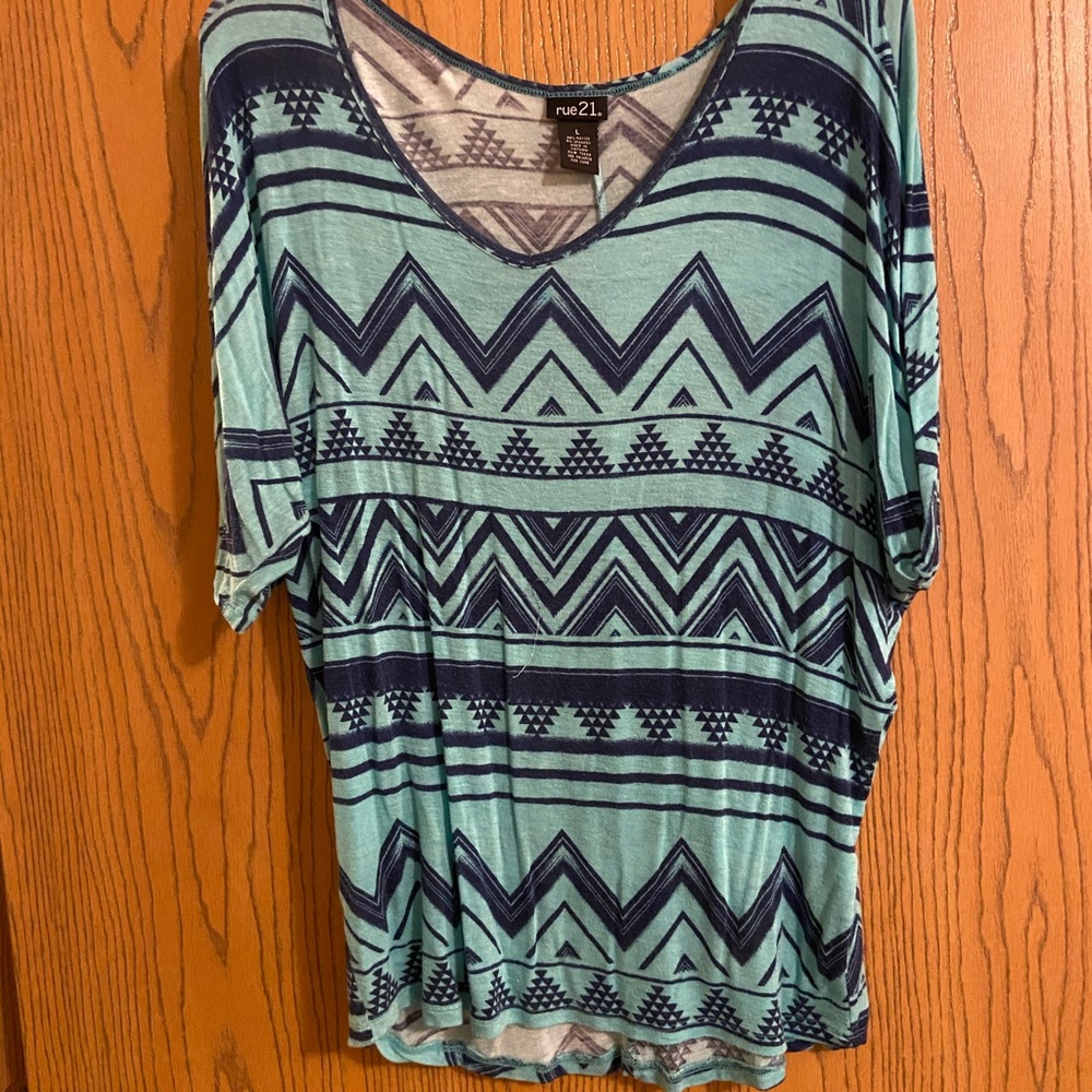 Rue 21 tee size L